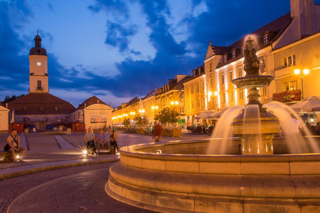 bialystok rynek fontanna noca Białystok   zachwycający w dzień i w nocy