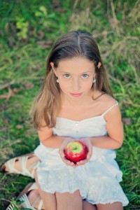 portret dziewczynki z jablkiem Ursynów 200x300 portret dziewczynki z jablkiem Ursynów